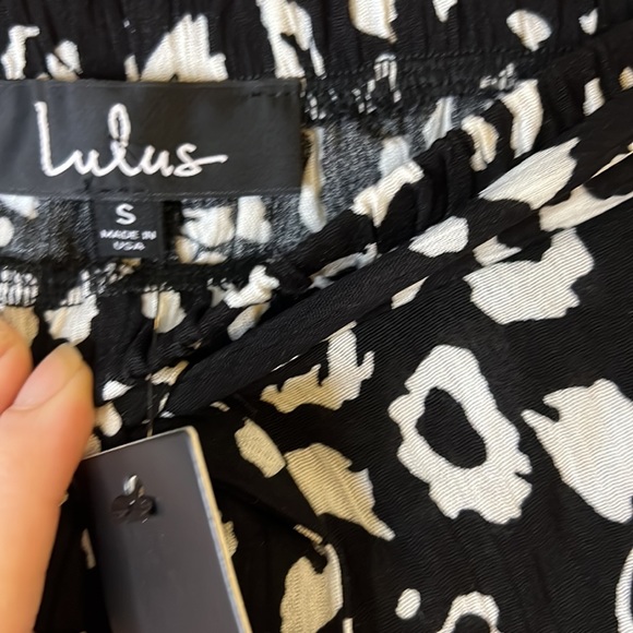 Lulus Yana Black and White Leopard Print Tie-Front Shorts
NWT S - Picture 7 of 8